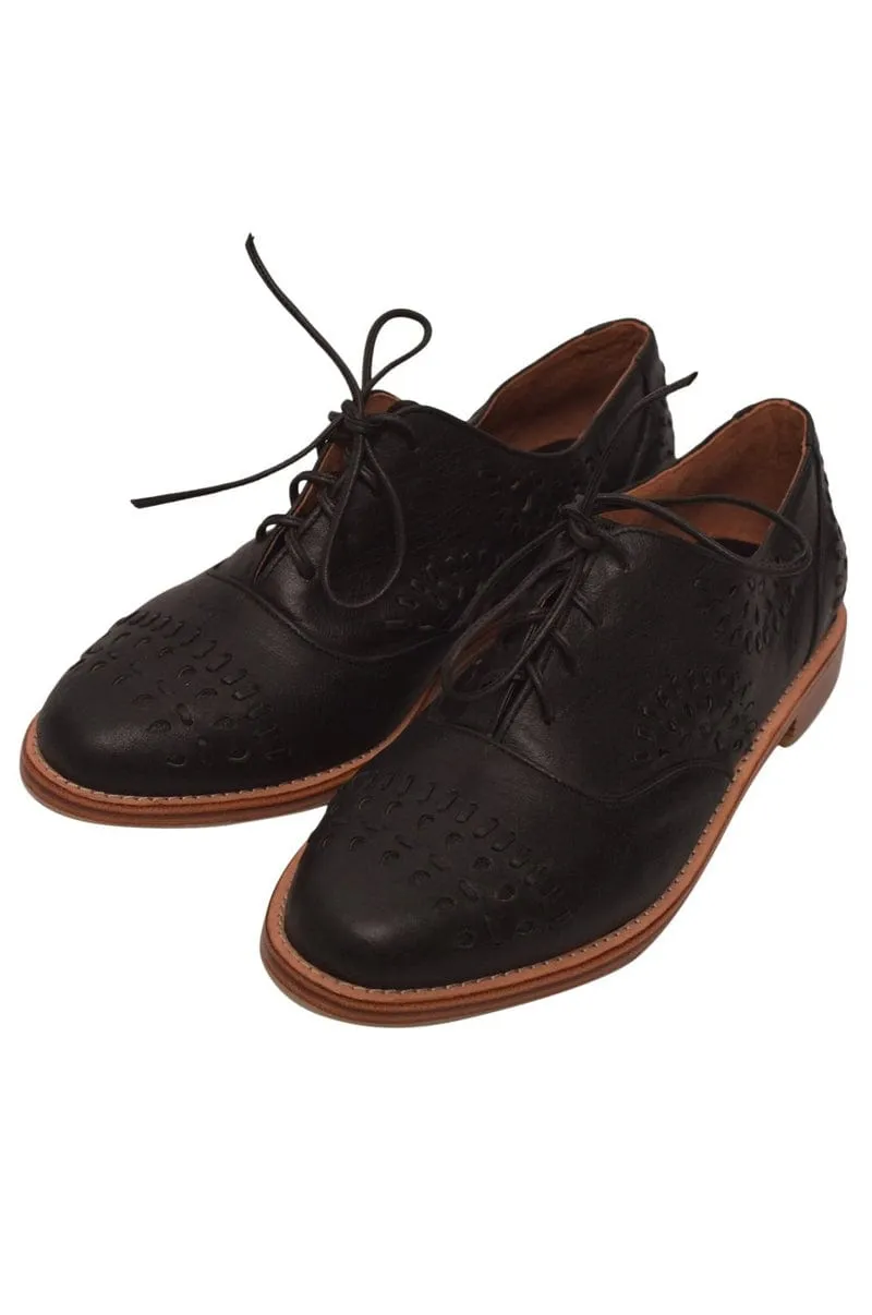 Heartbreak Leather Oxfords in Black