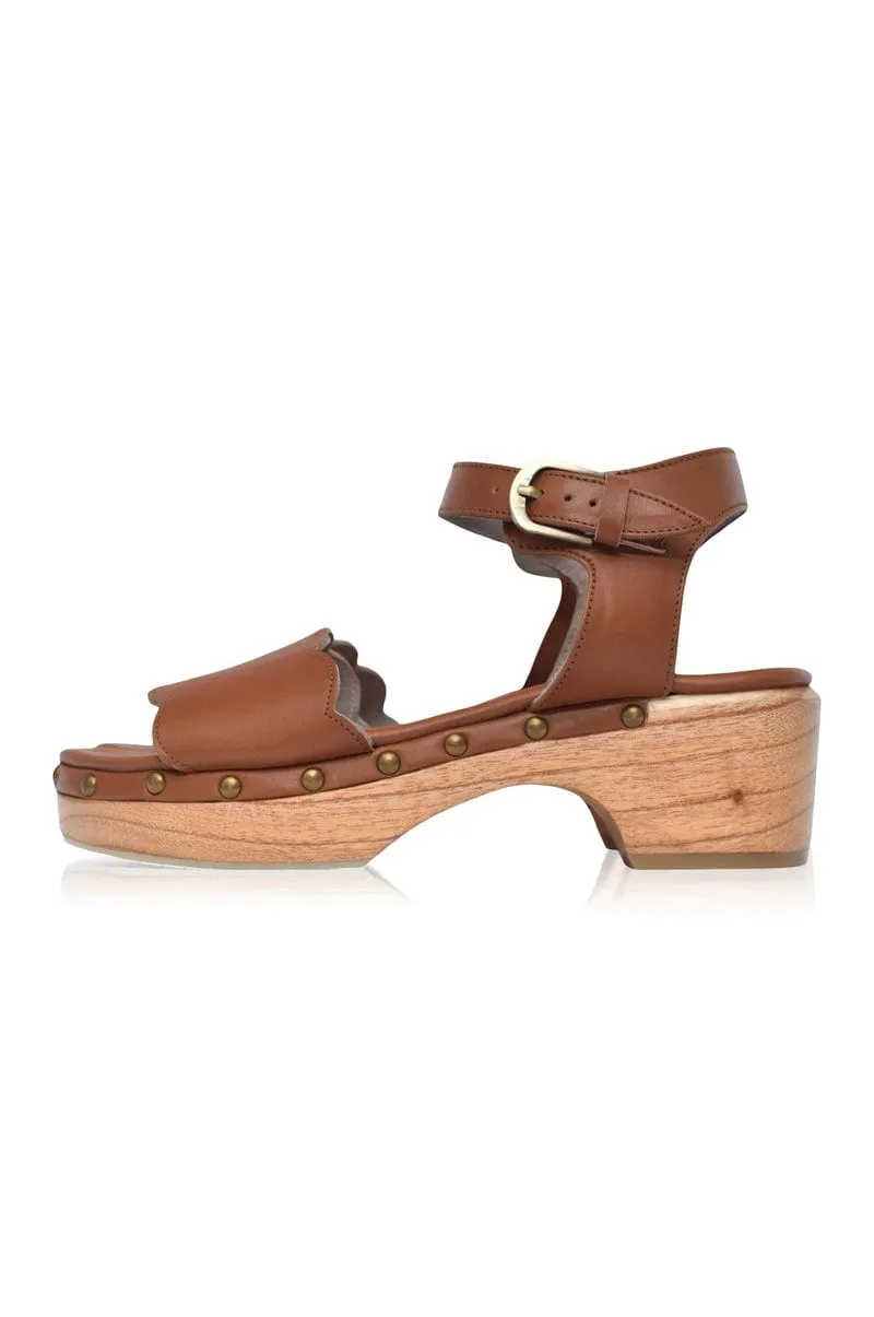 Santa Monica Clog Sandals in Vintage Beige