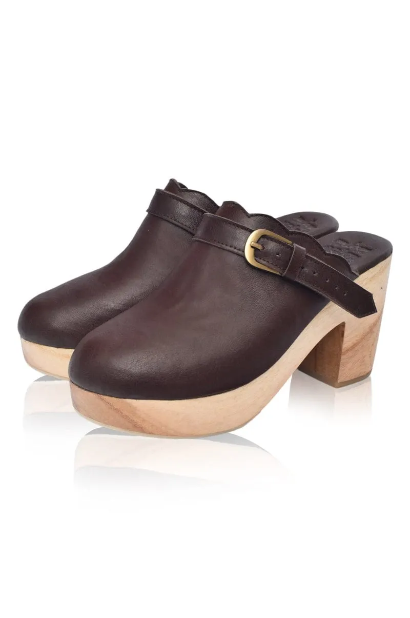 Sierra Leather Clogs in Dark Brown